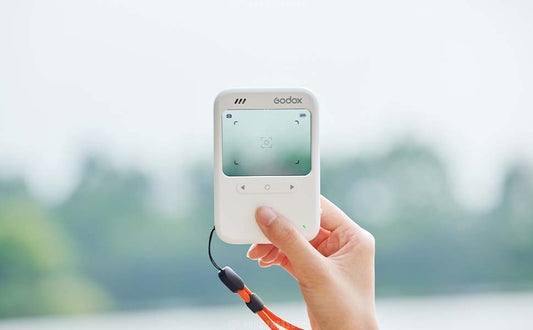 Godox C100とは？透明ディスプレイで景色を切り取る、約65gのコンパクトデジタルカメラ（2026-07-29更新）